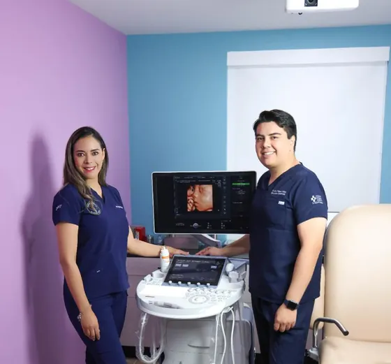 Equipo de ultrasonido 4D del consultorio en Torre M&eacute;dica