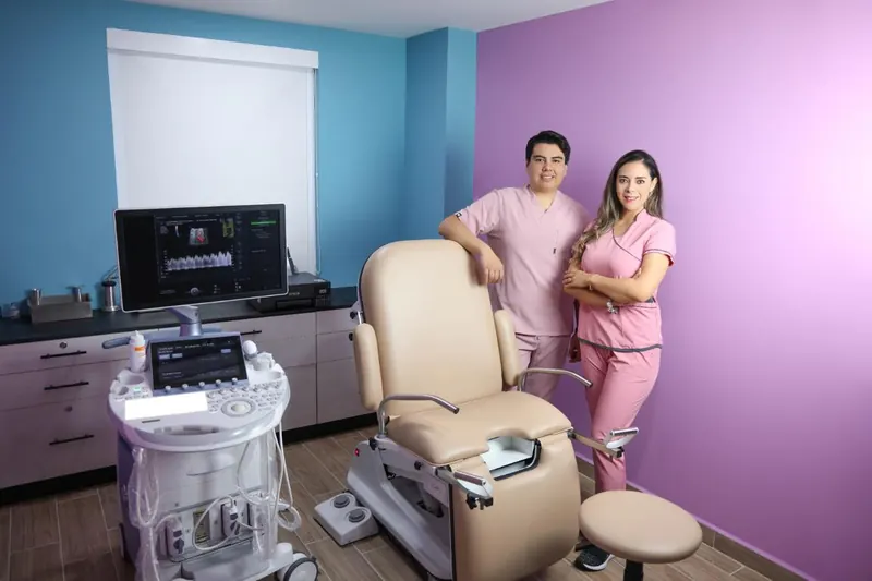 Consultorio ginecológico equipado para exploración y ultrasonido, Tuxtla